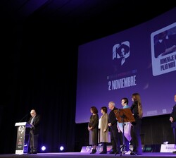 Vista del escenario durante la intervención del presidente de la Academia de las Artes y las Ciencias Cinematográficas de España