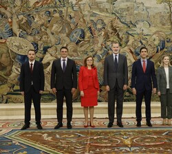 Don Felipe junto a las tres últimas promociones del Cuerpo Superior de Actuarios, Estadísticos y Economistas de la Administración de la Seguridad Soci