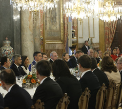 Su Majestad el Rey durante su intervención en el almuerzo ofrecido en honor de Sus Excelencias el Presidente de la República del Paraguay, Mario Abdo 