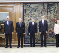 El Rey junto al Presidente de Paraguay, el secretario de Estado para Iberoamérica y el Caribe y el Español en el Mundo, el ministro de Relaciones Exte