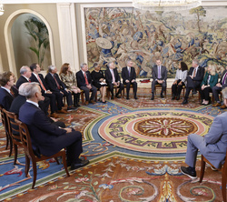 Su Majestad el Rey durante la audiencia a los congresistas de los Estados Unidos de América participantes en el Congreso “Transatlantic Capital 