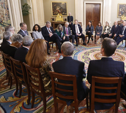 Su Majestad el Rey durante la audiencia a los congresistas de los Estados Unidos de América participantes en el Congreso “Transatlantic Capital 