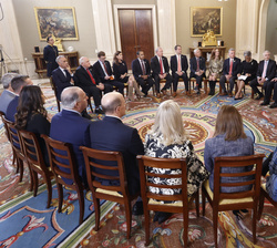 Su Majestad el Rey durante la audiencia a los congresistas de los Estados Unidos de América participantes en el Congreso “Transatlantic Capital 