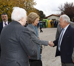 Su Majestad la Reina Doña Sofía recibe el saludo del Consejero de Cultura, Turismo y Deporte de la Junta de Castilla y León, Gonzalo Santoja