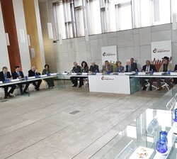 Vista general de la sala del Patronato de la Fundación Atapuerca durante la reunión