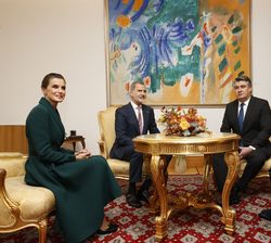 Sus Majestades los Reyes y Sus Excelencias el presidente y la primera dama de la República de Croacia durante su encuentro en el Palacio Presidencial