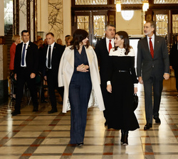 Sus Majestades los Reyes junto al Presidente de Croacia y la Primera Dama a su llegada al Foro IFMIF-DONES