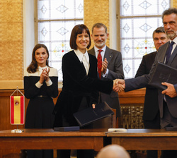 Sus Majestades los Reyes junto al Presidente de Croacia y la Primera Dama durante la firma del Memorando de Entendimiento (MoU) entre el ministro de C