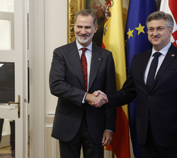 Su Majestad el Rey recibe el saludo del primer ministro de la República de Croacia, Andrej Plenkovic