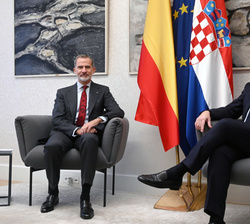 Su Majestad el Rey durante su encuentro con el primer ministro de la República de Croacia, Andrej Plenkovic