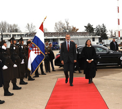 Sus Majetsades los Reyes son despedidos con un Cordón de Honor finalizado el viaje oficial a Croacia