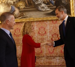 Su Majestad el Rey recibe el saludo de la presidenta del Congreso de los Diputados, Meritxell Batet