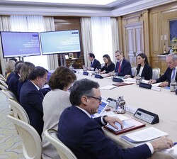 Don Felipe y Doña Letizia durante la reunión que mantuvieron con la Comisión Delegada de la FPdGI