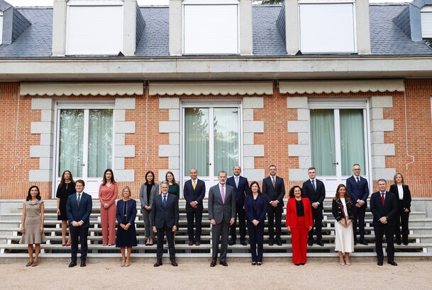 Su Majestad el Rey junto a Cindy Rose, presidenta de Microsoft para Europa Occidental, Alberto Granados, presidente de Microsoft España, y los miembro