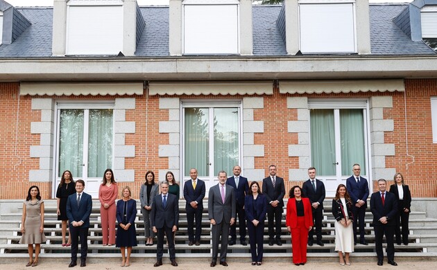 Su Majestad el Rey junto a Cindy Rose, presidenta de Microsoft para Europa Occidental, Alberto Granados, presidente de Microsoft España, y los miembro