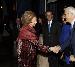 Su Majestad la Reina Doña Sofía recibe el saludo del director general del Teatro Real; Ignacio García-Belenguer