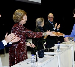 Amaya Suberviola recibe, de manos de Su Majestad la Reina Doña Sofía, la Beca Mario Antolín de Ayuda a la Investigación Pictórica