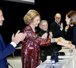 Su Majestad la Reina Doña Sofía hace entrega a Andrea Hernández del Premio BMW al Talento más Joven