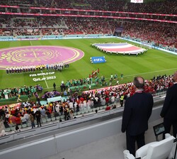 Vista del estadio desde el palco en un momento de la interpretación de los himnos nacionales