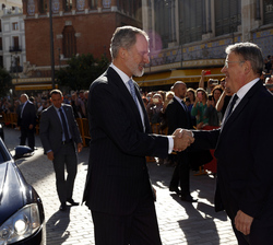 Su Majestad el Rey recibe el saludo del presidente de la Generalitat Valenciana, Ximo Puig