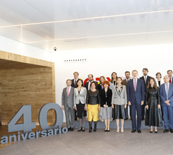 Fotografía de grupo de Su Majestad el Rey con el Comité de Dirección del ICEX