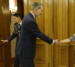Su Majestad el Rey recibe el saludo de la presidenta ICC Global, María Fernanda Garza Merodio