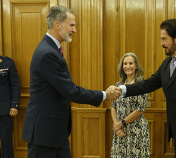 Su Majestad el Rey recibe el saludo del presidente ICC Spain, Sebastián Escarrer Jaume