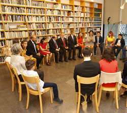 Sus Majestades los Reyes durante la audiencia a una representación de la Asociación Activoz