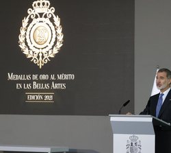 Su Majestad el Rey durante su intervención en la entrega de las Medallas de Oro al Mérito en las Bellas Artes 2021