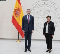 Don Felipe acompañado de la presidenta del Fondo Monetario Internacional (FMI), Kristalina Georgieva