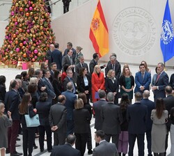 Don Felipe durante el encuentro mantenido con los empleados españoles del FMI