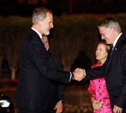 Su Majestad el Rey recibe el saludo del secretario general de la OCDE, Mathias Cormann
