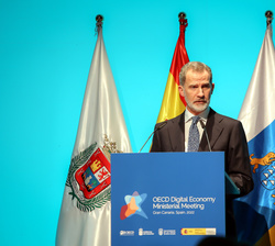 Su Majestad el Rey durante su intervención en la cena