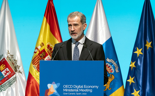 Su Majestad el Rey durante su intervención en la cena