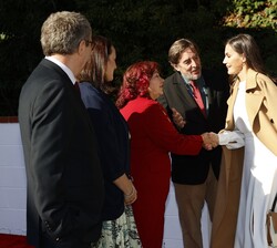 La Reina a su llegada a la sede del Instituto Cervantes en Los Ángeles