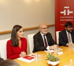 Doña Letizia durante la reunión de trabajo en la sede del Instituto Cervantes de Los Ángeles
