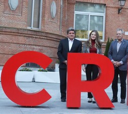 Su alteza Real la Princesa de Asturias junto al ministro de Inclusión, Seguridad Social y Migraciones, José Luis Escrivá, y el presidente de Cruz Roja