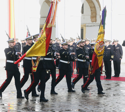 Su Majestad el Rey durante el desfile de unidades de Infantería de Marina