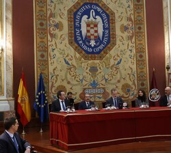 Apertura de sesión por parte de Su Majestad el Rey