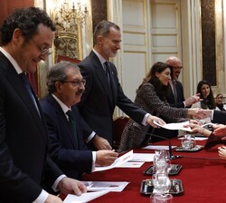 El Rey durante el acto de entrega de despachos a la LX promoción de la Carrera Fiscal