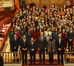 Su Majestad el Rey con los nuevos miembros de la Carrera Fiscal de la LX promoción