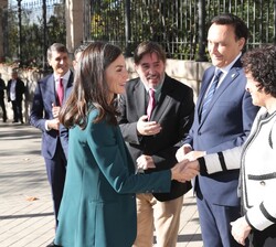 Su Majestad la Reina recibida por la rectora magnifica de la Universidad de Granada, Pilar Aranda