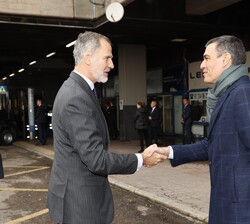 Su Majestad el Rey recibe el saludo del presidente del Gobierno, Pedro Sánchez