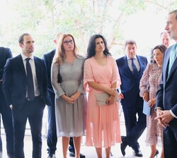 Don Felipe con personal diplomático de la Embajada de España en la República Federativa de Brasil y a una representación de la colectividad española