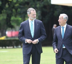 Su Majestad el Rey conversa con el Presidente de la República Portuguesa, Marcelo Rebelo de Sousa
