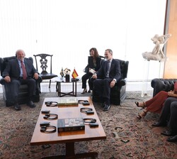Su Majestad el Rey durante el encuentro con el Presidente de la República Federativa de Brasil, Luiz Inácio Lula da Silva