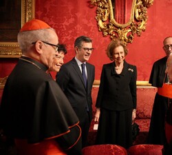 Encuentro de Su Majestad la Reina Doña Sofía en la Embajada de España ante la Santa Sede con las autoridades de la comunidad religiosa