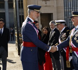 Su Majestad el Rey recibe el saludo del jefe del Cuarto Militar, teniente general Emilio J. Gracia Cirugeda