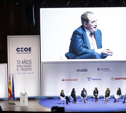 Un momento de la primera mesa redonda celebrada en el acto 