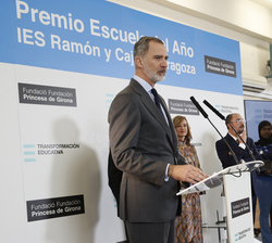 Su Majestad el Rey se dirige a los asistentes a la entrega del premio
